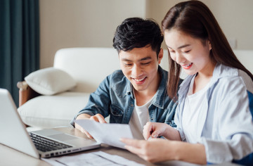 storage//articles/thumb/biar-tidak-salah-pilih-panduan-praktis-beli-asuransi-online-buat-kamu-yang-sibuk-1749796787.jpg