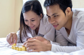 storage//articles/thumb/bukan-cuma-cincin-ini-alasan-kamu-bisa-pilih-emas-sebagai-investasi-bersama-pasangan-1786422005.jpg