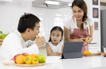 storage//articles/thumb/bukan-cuma-jeruk-ini-cara-memenuhi-vitamin-c-bersama-keluarga-1786422263.jpg