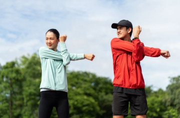 storage//articles/thumb/jangan-langsung-mulai-ini-pentingnya-stretching-sebelum-olahraga-bareng-pasangan-1784608291.jpg