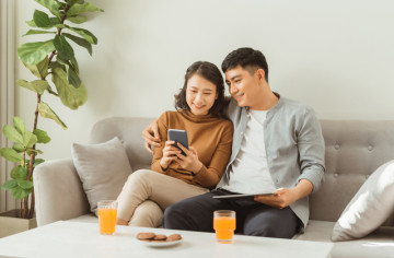 storage//articles/thumb/lagi-cari-asuransi-simak-dulu-perbandingan-asuransi-online-dan-offline-ini-1753426613.jpg