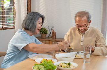 storage//articles/thumb/puasa-makan-ala-intermittent-fasting-aman-nggak-sih-buat-lansia-1747986582.jpg