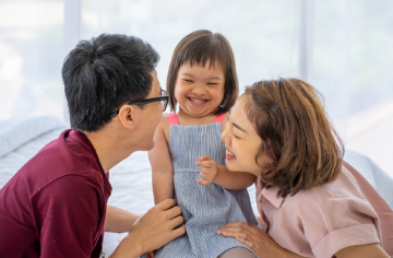 storage//articles/thumb/yuk-rangkul-anak-autisme-di-keluarga-dengan-5-cara-ini-1731643164.png