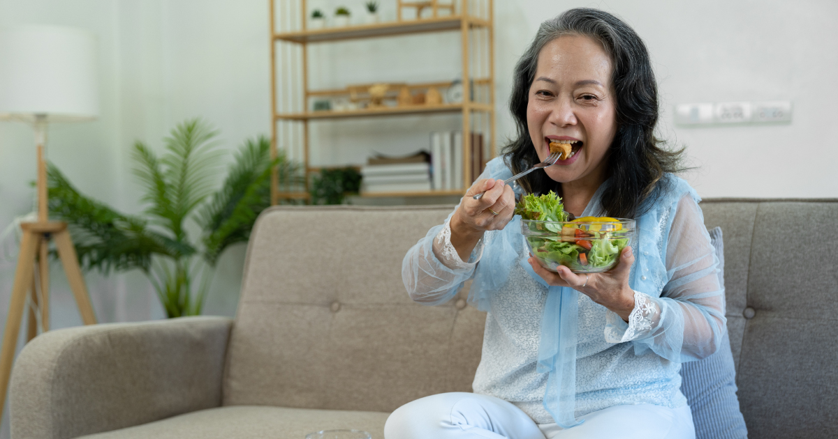 Bukan Cuma Diet Ketat, Tren 'Mindful Eating' Kini Bikin Lansia RI Lebih Sehat dan Bahagia!